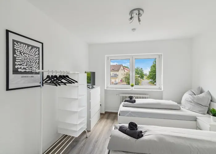 Monteur - Fuer Bis Zu 7 Personen In 63517 - Rod01 *